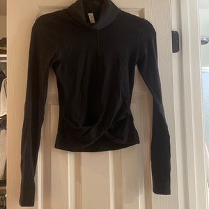 Lululemon black slightly cropped turtle neck